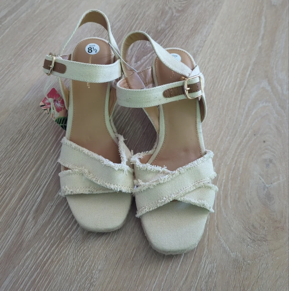 Tommy Bahama Sandals Womens 8.5 M Bethany Ankle Straps Beige Wedge Casual